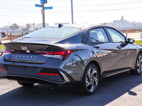 New 2025 Hyundai Elantra Sport image 7