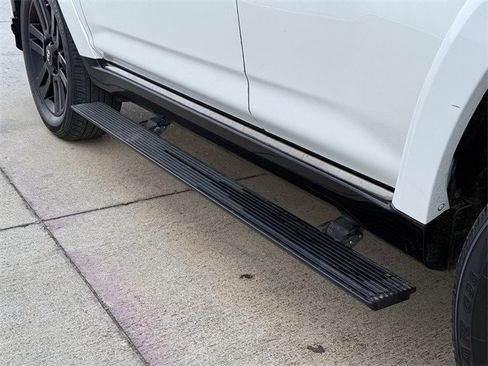 Used 2020 Toyota 4Runner Limited image 9