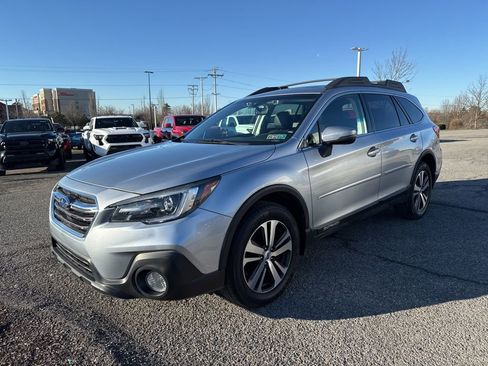 Used 2018 Subaru Outback 3.6R Limited image 2