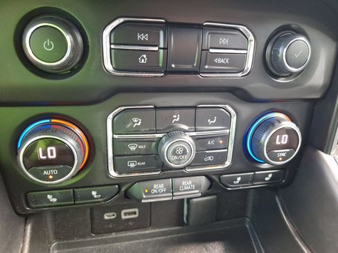 Used 2022 Chevrolet Tahoe LT w/ Luxury Package RWD image 25