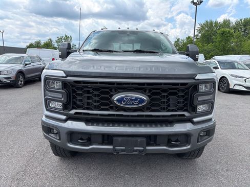 Used 2023 Ford F250 Lariat w/ Sport Appearance Package AWD/4WD image 3