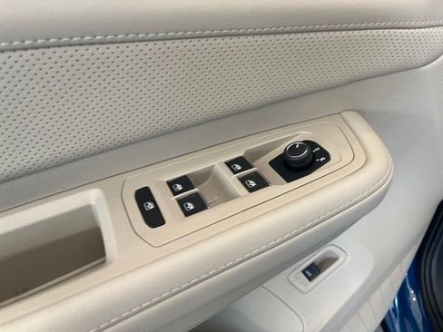 New 2025 Volkswagen Atlas SE image 28