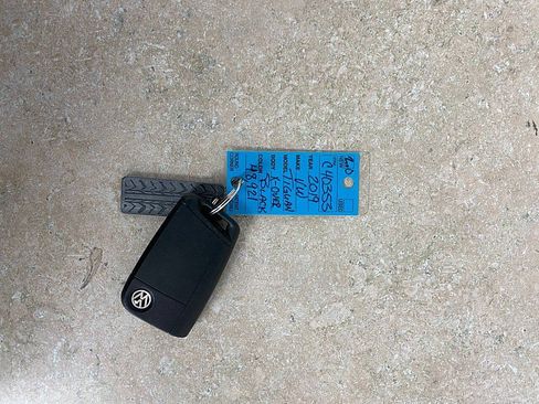 Used 2019 Volkswagen Tiguan S image 38