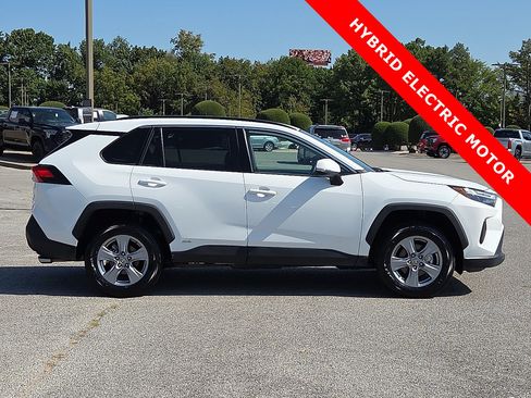 Used 2025 Toyota RAV4 XLE AWD/4WD image 6