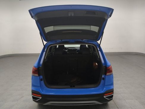 Used 2023 Volkswagen Taos SE w/ Panoramic Sunroof Package FWD image 29