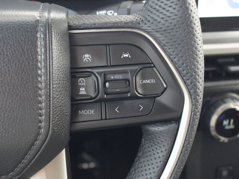 Used 2025 Toyota Tacoma TRD Off-Road w/ TRD Off Road Premium Package image 11