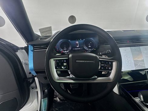 Used 2025 Land Rover Range Rover SE image 11