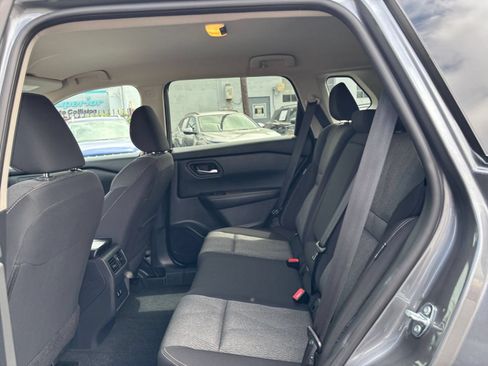 Used 2025 Nissan Rogue SV FWD image 28