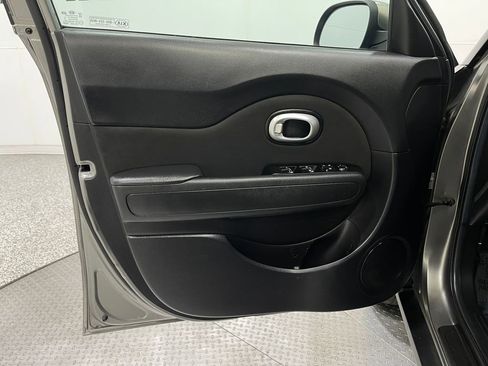 Used 2017 Kia Soul + image 13