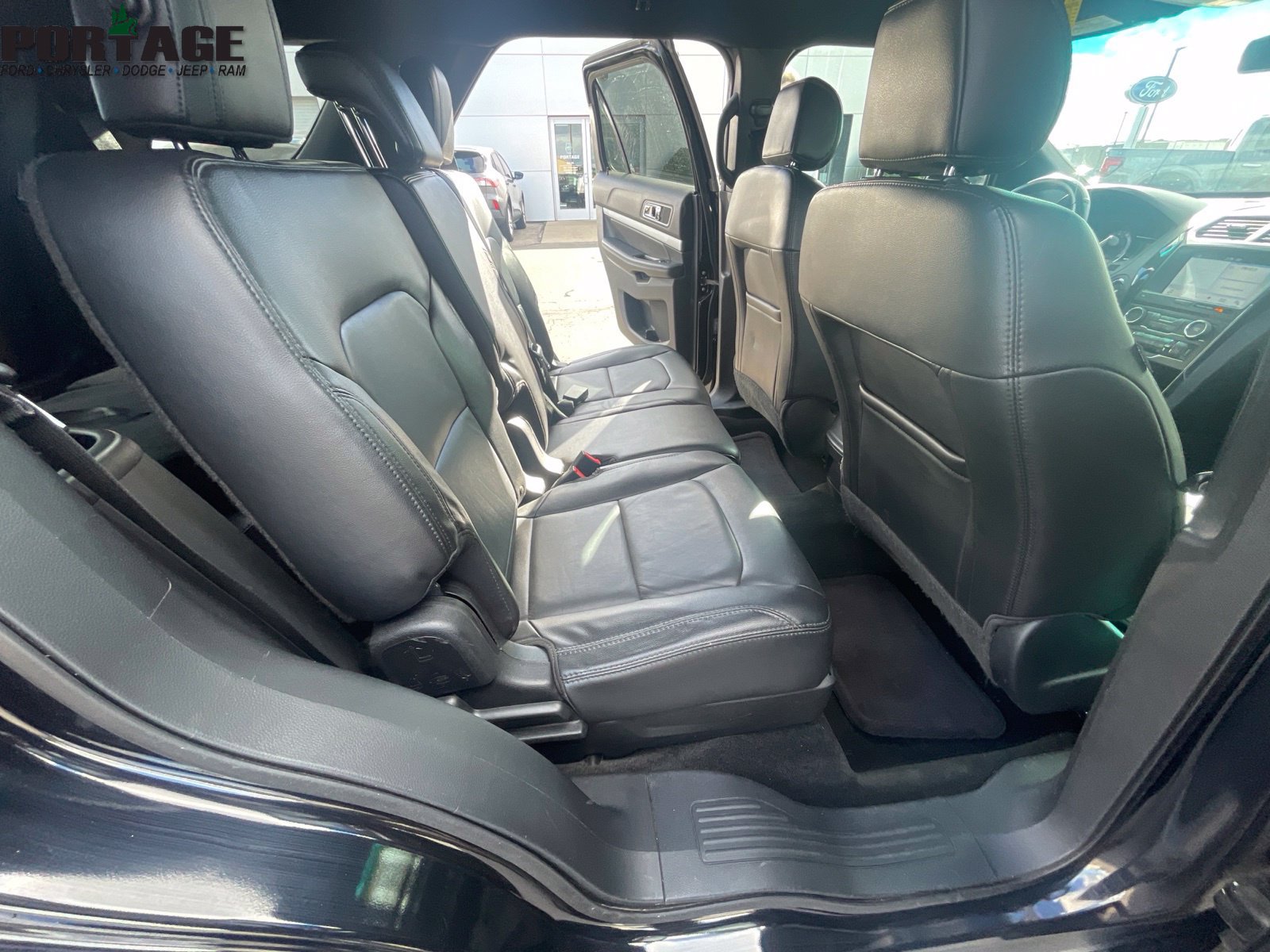 Used 2017 Ford Explorer XLT w/ Equipment Group 202A AWD/4WD image 21