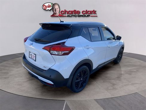 Used 2020 Nissan Kicks SR image 6