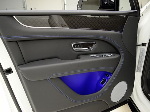 New 2025 Bentley Bentayga image 44