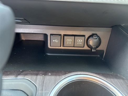 Used 2020 Toyota Highlander Limited AWD/4WD image 20