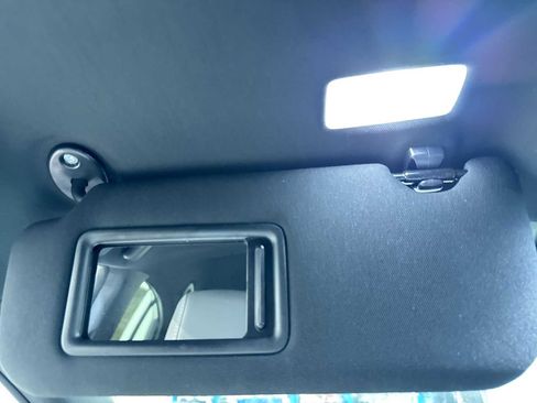 Used 2025 Toyota Camry SE w/ Convenience Package image 31