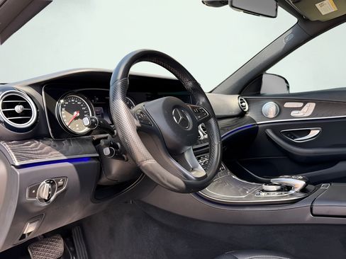 Used 2018 Mercedes-Benz E 300 4MATIC image 2
