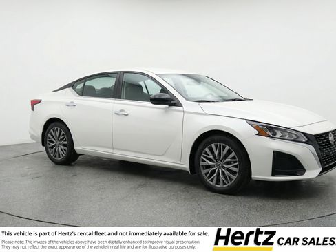 Used 2025 Nissan Altima 2.5 SV image 1