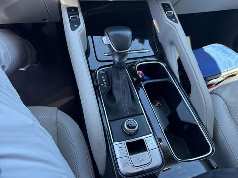 Used 2023 Kia Telluride EX w/ EX Captain's Chair Package image 8