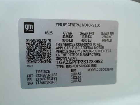 Used 2025 Chevrolet Express 3500 LT w/ LT Preferred Equipment Group RWD image 37