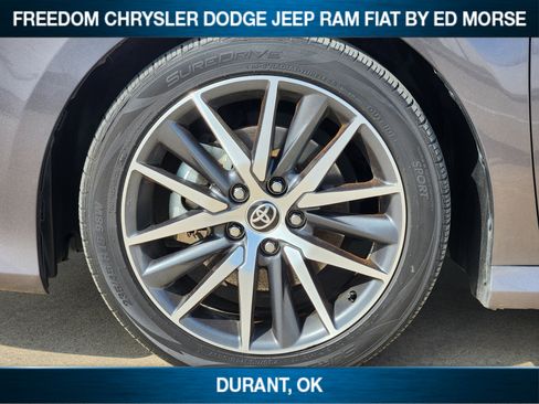 Used 2023 Toyota Camry XLE image 8