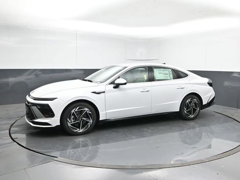New 2026 Hyundai Sonata SEL FWD image 2