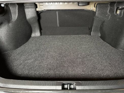 Used 2018 Toyota Camry SE image 18