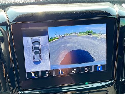 Used 2022 Chevrolet Traverse Premier w/ Redline Edition image 14