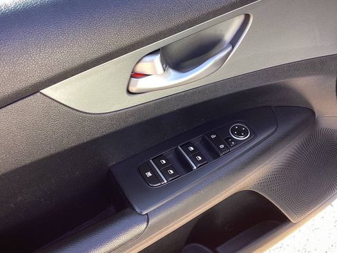 Used 2020 Kia Forte LXS FWD image 12