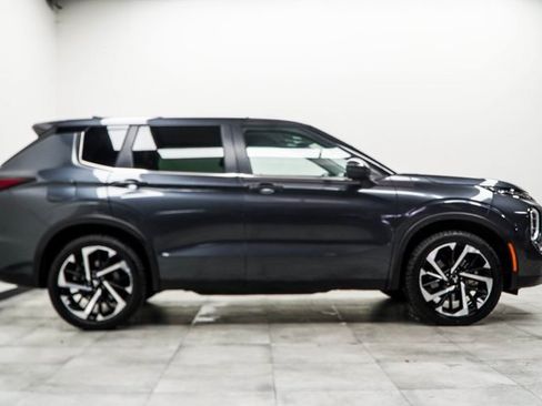 Used 2024 Mitsubishi Outlander SE image 6