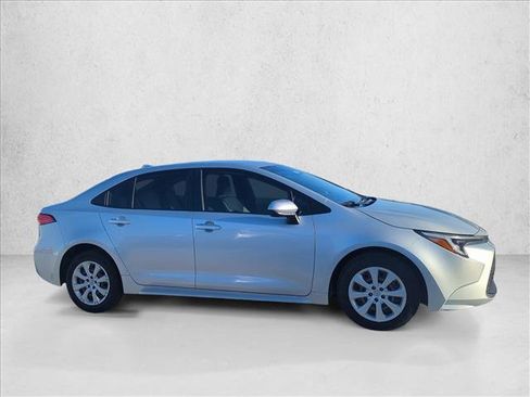 Used 2023 Toyota Corolla LE image 4