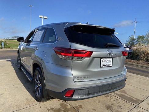 Used 2019 Toyota Highlander XLE image 9