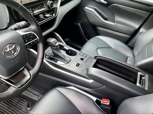Used 2023 Toyota Highlander XLE image 21