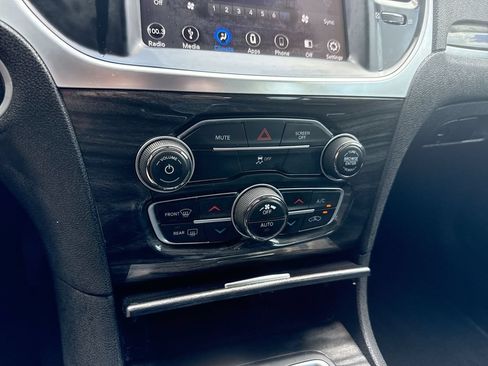 Used 2019 Chrysler 300 Touring w/ Sport Appearance Package AWD/4WD image 18