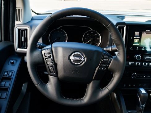 New 2025 Nissan Frontier SV w/ SV Convenience Package image 12