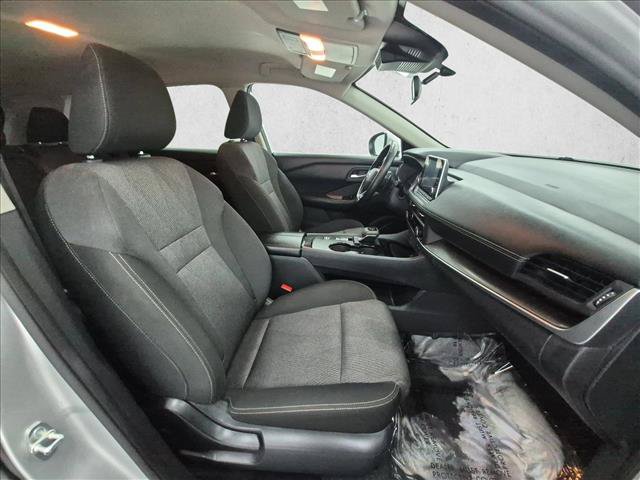 Used 2025 Nissan Rogue SV FWD image 23