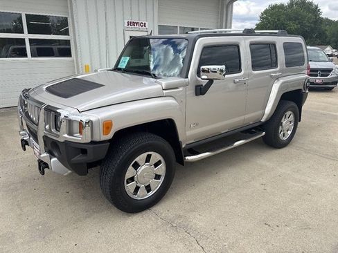 Used 2009 HUMMER H3 Alpha AWD/4WD image 23
