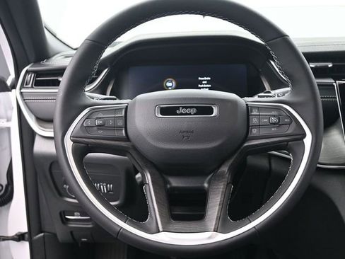 New 2025 Jeep Grand Cherokee Limited w/ Luxury Tech Group II AWD/4WD image 28