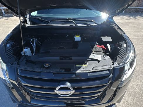 Used 2023 Nissan Pathfinder SL w/ Black Appearance Package image 34