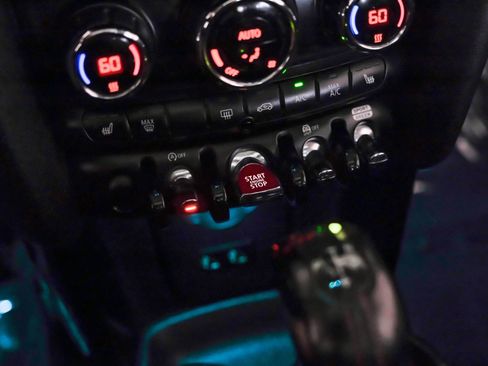 Used 2019 MINI Cooper S image 24