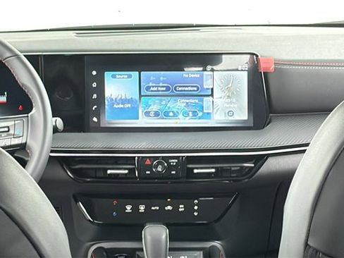 Used 2025 Nissan Kicks SR w/ Illumination Package image 16