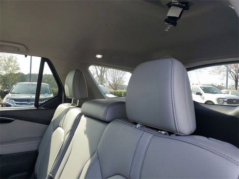 Used 2025 Honda Pilot EX-L image 9