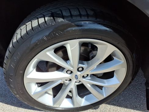 Used 2022 Ford Explorer Platinum w/ Equipment Group 601A AWD/4WD image 22