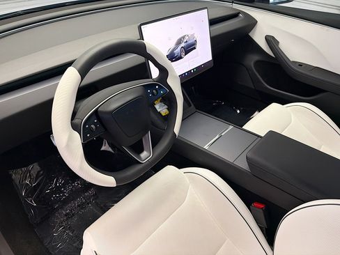 Used 2024 Tesla Model 3 Performance image 7