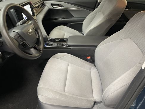 Used 2025 Toyota Camry LE w/ Convenience Package FWD image 16