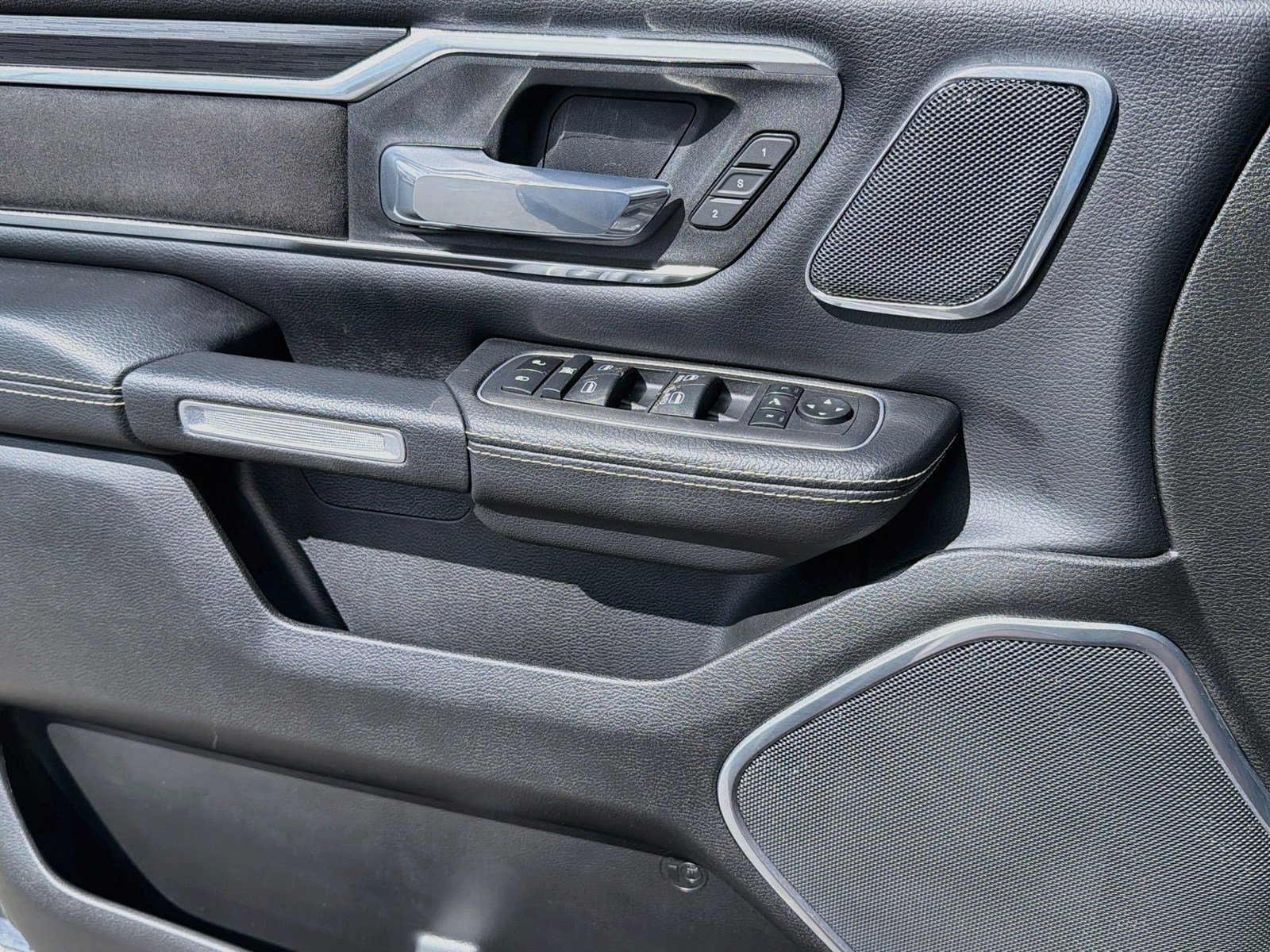 Used 2023 RAM 1500 Laramie AWD/4WD image 27