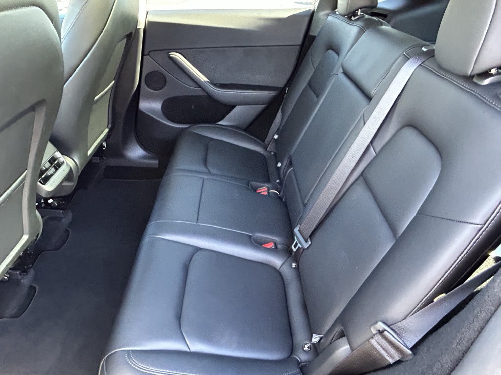 Used 2025 Tesla Model Y Long Range RWD image 14