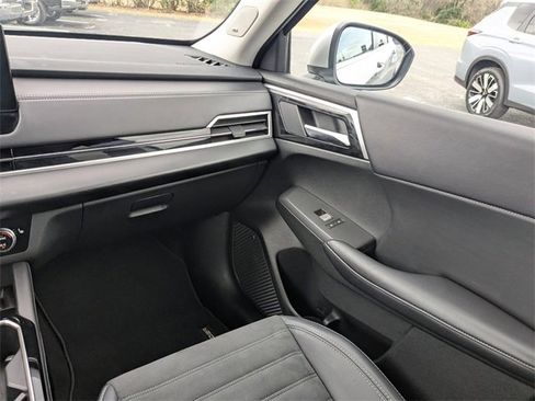 Used 2025 Mitsubishi Outlander SE image 16