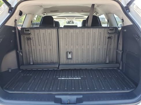 Used 2023 Toyota Highlander XLE AWD/4WD image 8