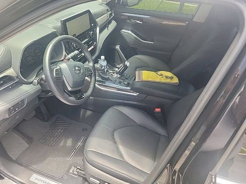 Certified 2026 Toyota Highlander Limited AWD/4WD image 5