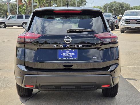 Used 2025 Nissan Rogue S AWD/4WD image 8