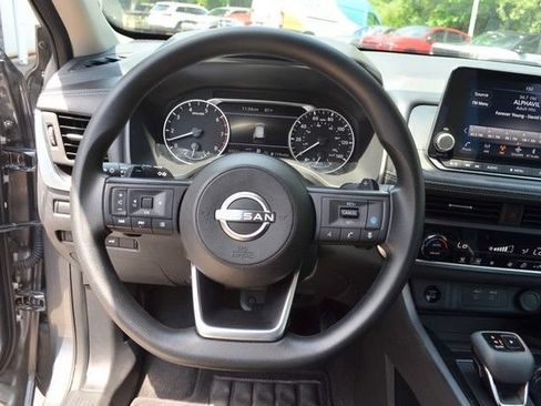 Used 2024 Nissan Rogue SV AWD/4WD image 19